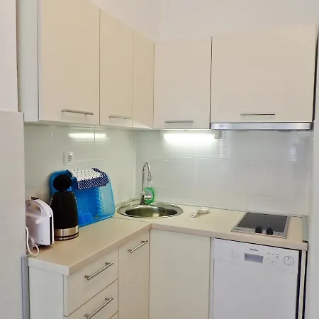 Kiwi-near Paklenica Np アパート *